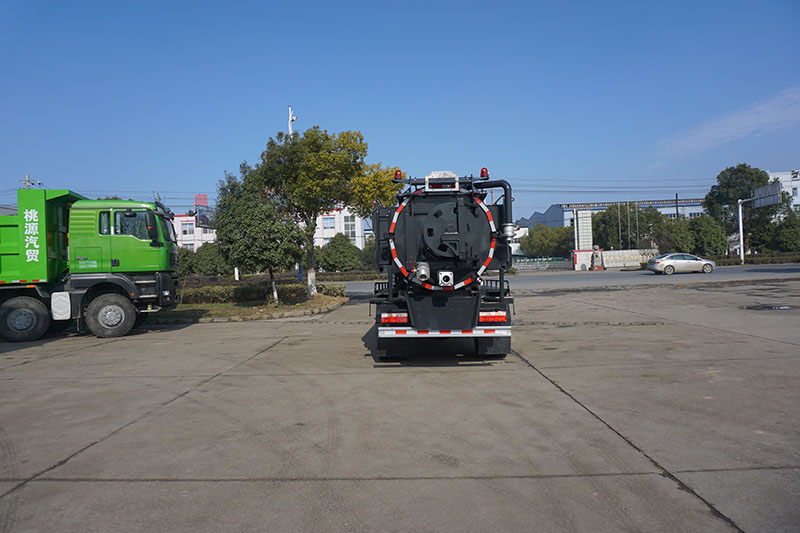 XZL5180GQW6  Flushing and suction -type sewer scavenger