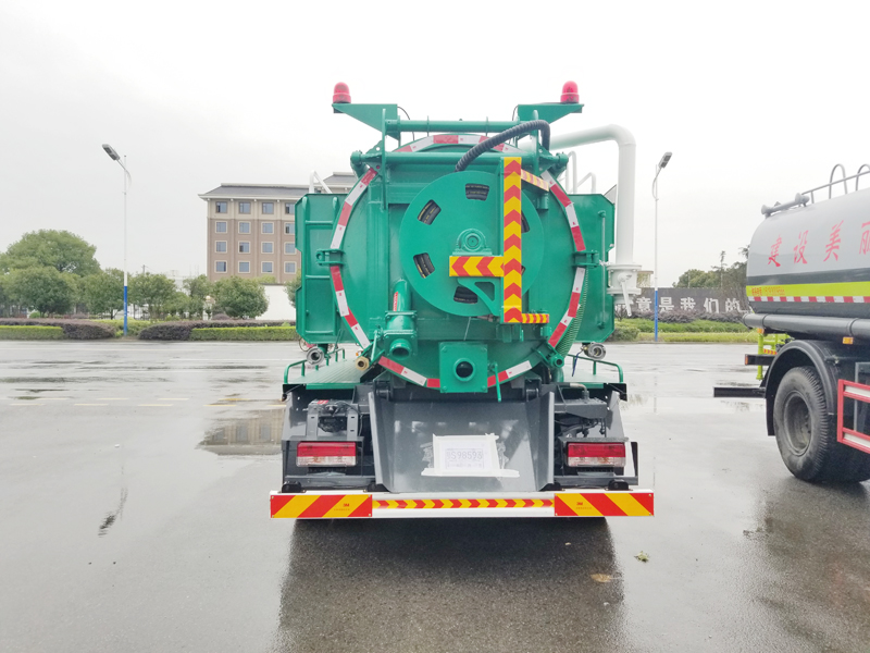 XZL5120GQW6 Cleaning and suction-type sewer scavenger