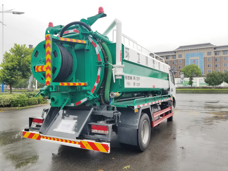 XZL5120GQW6 Cleaning and suction-type sewer scavenger