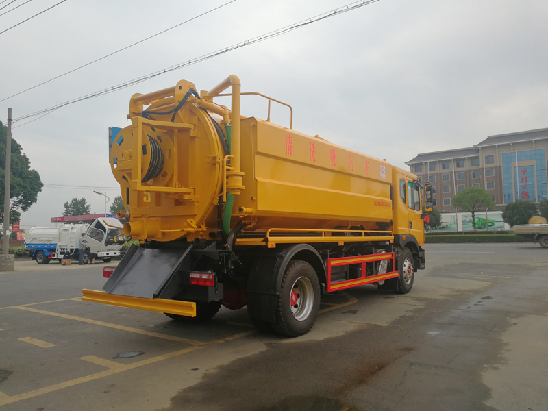 XZL5180GQW6 Cleaning and suction-type sewer scavenger