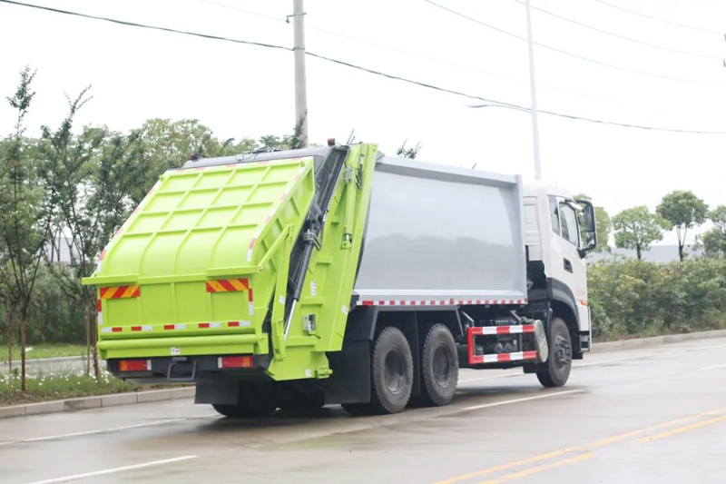  Compression type garbage truck