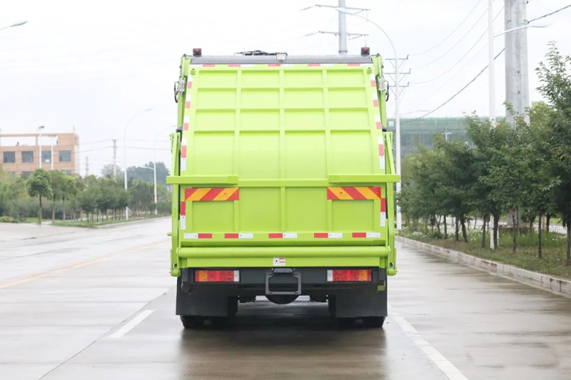  Compression type garbage truck