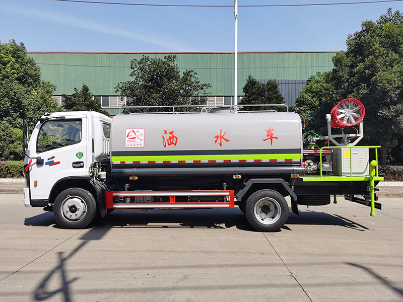  Multi-purpose anti-dust truck